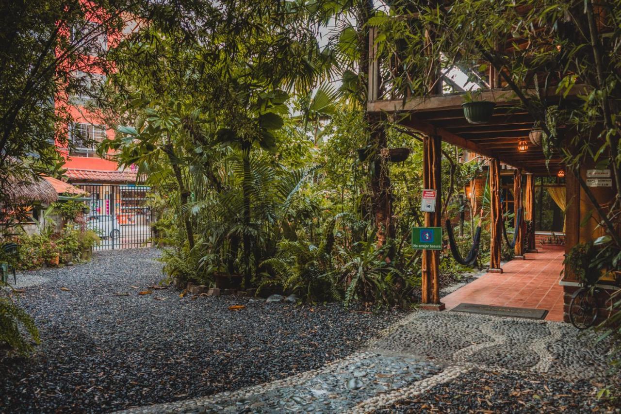 Hostal Las Palmas Puyo Extérieur photo